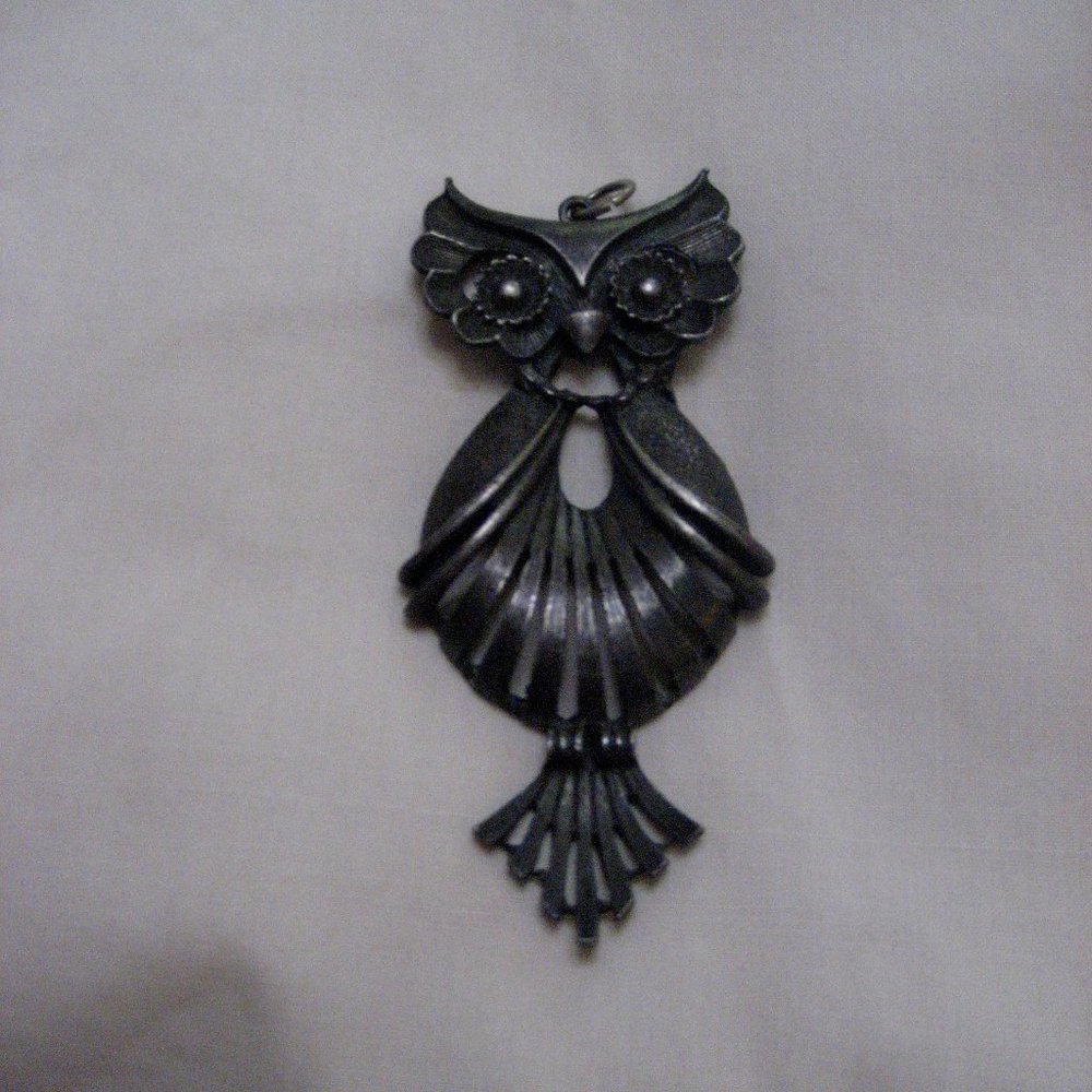 VINTAGE TORINO OWL PENDANT 3.25X1.5"